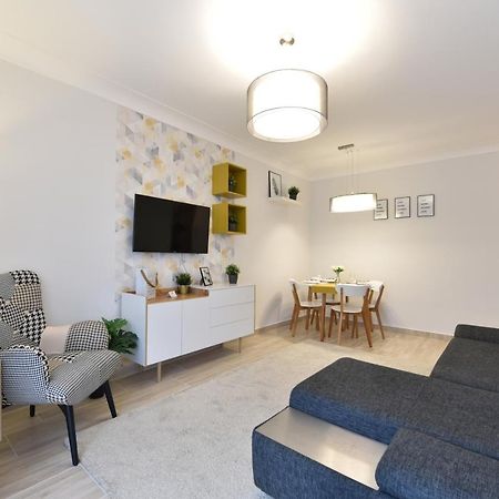 Királykút 2 apartman - ingyen parkolás, bicajok, ac Szekesfehervar Exterior foto