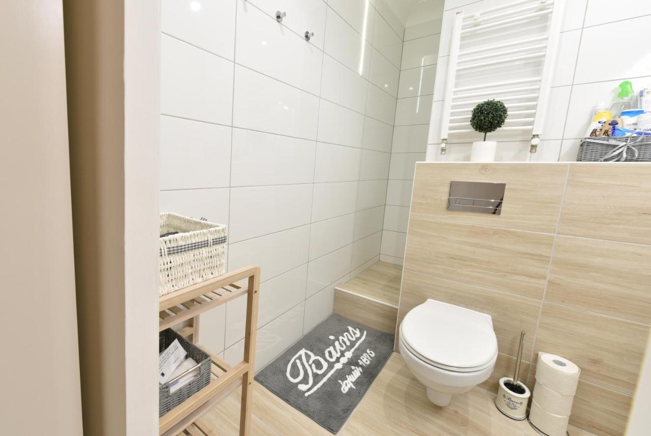Királykút 2 apartman - ingyen parkolás, bicajok, ac Szekesfehervar Exterior foto